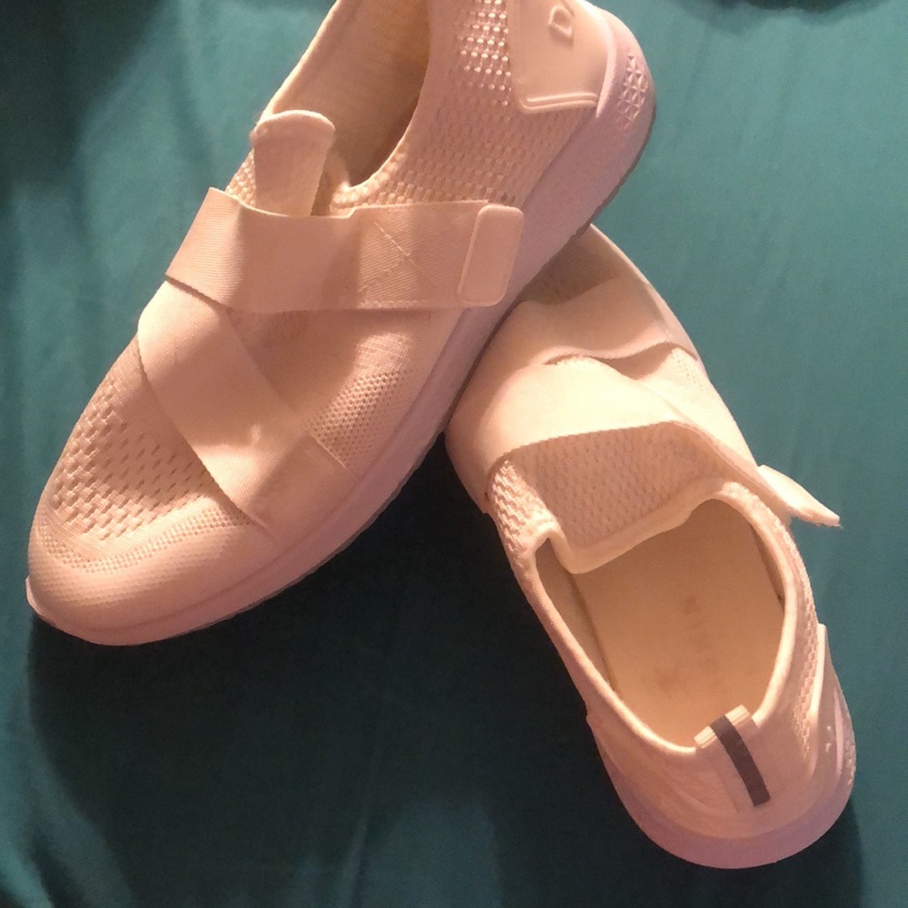 Women’s White Size 9 Danskin Shoes - Picture 9 of 9